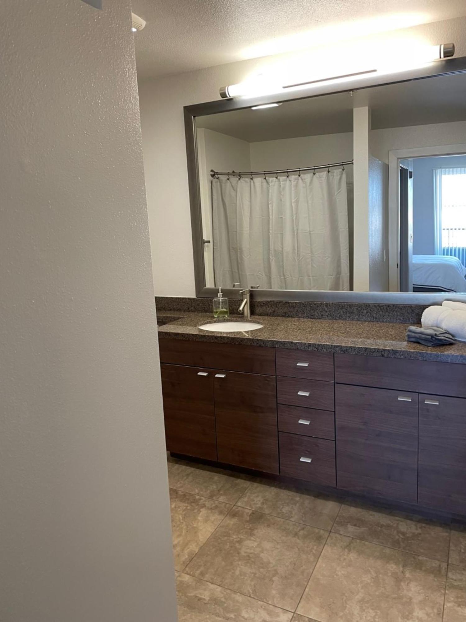 Villa Marina: Modern Gated Condo with Dual Master Suites Los Angeles Exterior photo